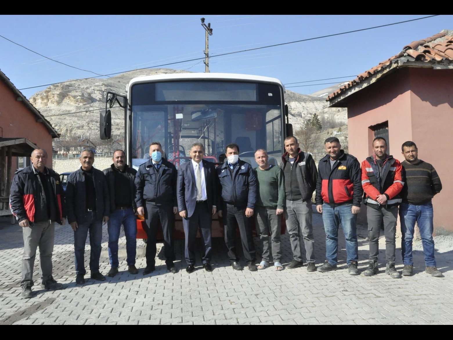 İBB GÜRÜN BELEDİYESİNE OTOBÜS HEDİYE ETTİ
