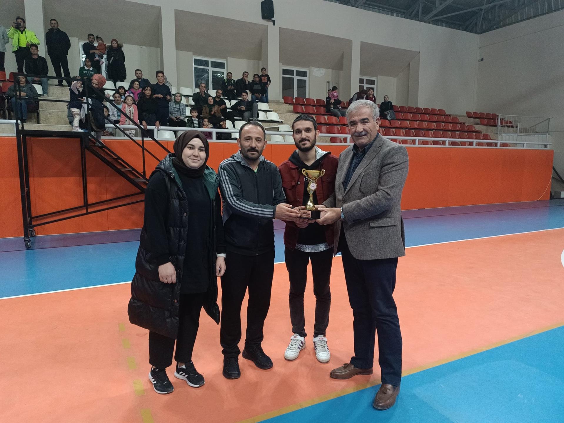 VAKIF BAŞKANIMIZ SN. SELAMİ KOCA GÜRÜN'DE VOLEYBOL TURNUVOLARINA KATILDI