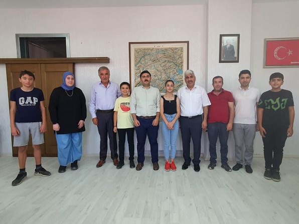 YARIŞMADA DERECEYE GİREN ÖĞRENCİLERE ÖDÜL