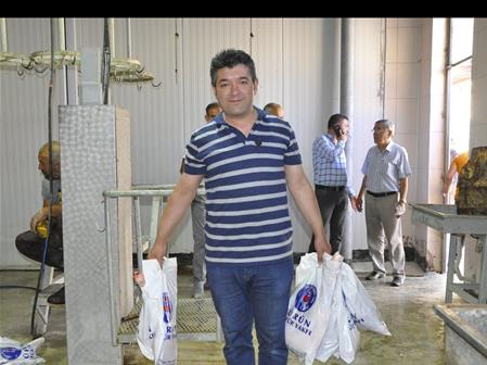 GÜRÜN’DE 1200 AİLEYE KURBAN ETİ DAĞITILDI.