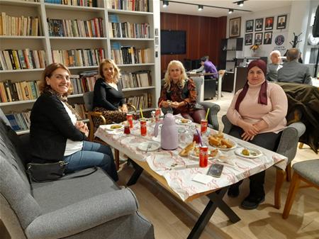 VAKFIMIZDA ÜYELERİMİZ VE ÖĞRENCİLERİMİZLE  İFTAR DA BİR ARAYA GELDİK
