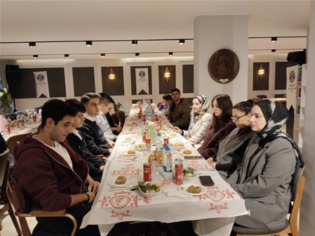 VAKFIMIZDA ÜYELERİMİZ VE ÖĞRENCİLERİMİZLE  İFTAR DA BİR ARAYA GELDİK