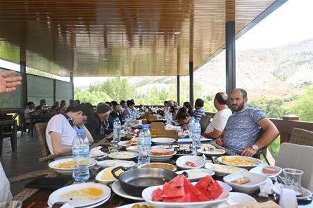 GÜRÜN DE LGS VE YKS DE BAŞARILI ÖĞRENCİLERLE BİR ARAYA GELDİK