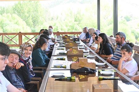 GÜRÜN DE LGS VE YKS DE BAŞARILI ÖĞRENCİLERLE BİR ARAYA GELDİK
