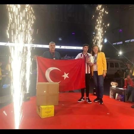 GÜRÜN'LÜ ÖĞRENCİMİZ ROBOTEX YARIŞMASINDA DÜNYA 2.Sİ OLDU