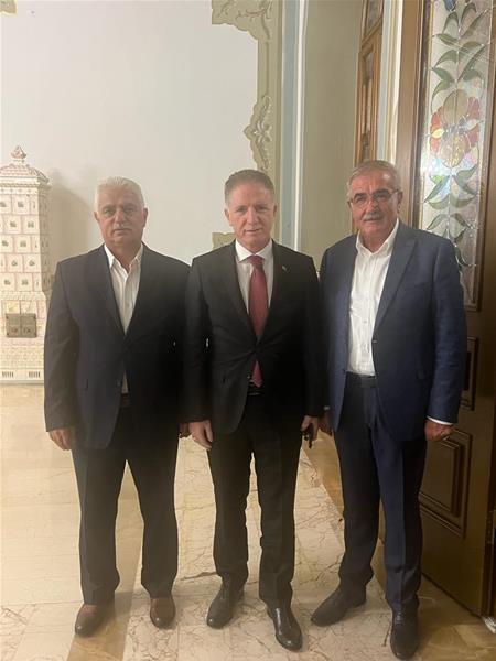 VAKIF BAŞKANIMIZ VE YÖNETİM KURULU ÜYELERİMİZ  İSTANBUL VALİSİ SN.DAVUT GÜL BEYİ  ZİYARET ETTİLER.
