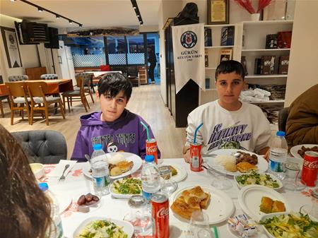 VAKFIMIZDA ÜYELERİMİZ VE ÖĞRENCİLERİMİZLE  İFTAR DA BİR ARAYA GELDİK