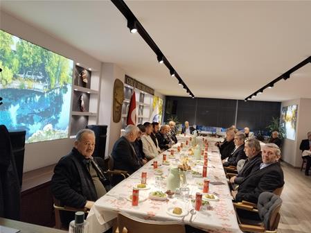 VAKFIMIZDA ÜYELERİMİZ VE ÖĞRENCİLERİMİZLE  İFTAR DA BİR ARAYA GELDİK