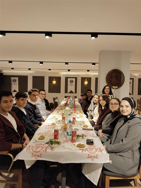VAKFIMIZDA ÜYELERİMİZ VE ÖĞRENCİLERİMİZLE  İFTAR DA BİR ARAYA GELDİK