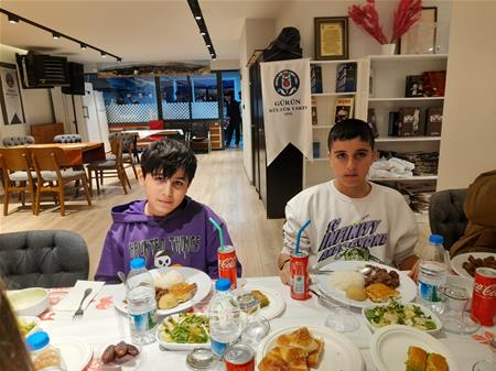 VAKFIMIZDA ÜYELERİMİZ VE ÖĞRENCİLERİMİZLE  İFTAR DA BİR ARAYA GELDİK